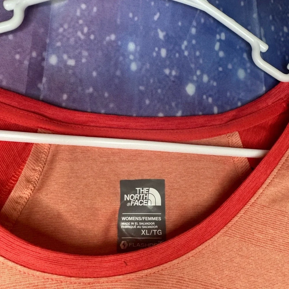 Women’s North Face shirt 🛍 - Picture 2 of 3